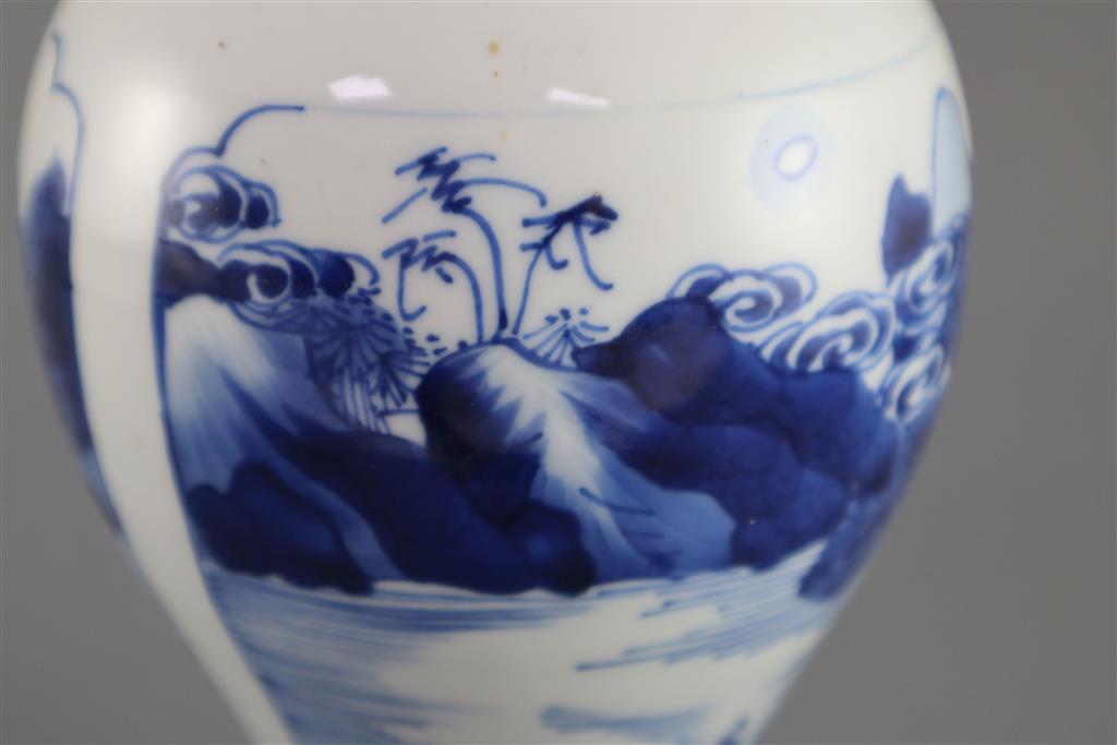 A Chinese blue and white baluster vase, Kangxi period, 23cm high